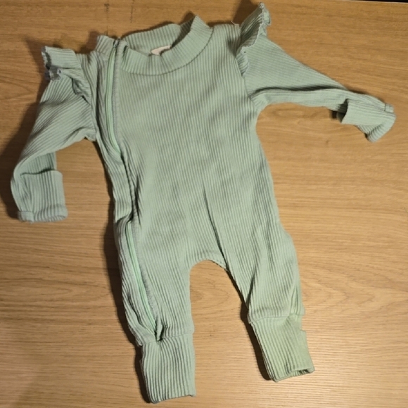 Cece & Rose Soft Green One Piece with Long Sleeves and Zipper 0-3M - Picture 1 of 2